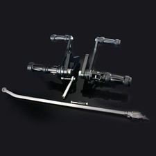 Vorverlegte Fußrastenanlage