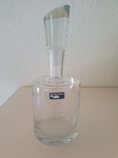 Moderne elegante Glaskaraffe