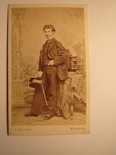 München -  stehender Mann im