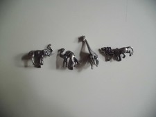 4 Trinkglas-Markierer, Weinglas-Anhänger: Elefant, Kamel, Giraffe, Löwe - Metall