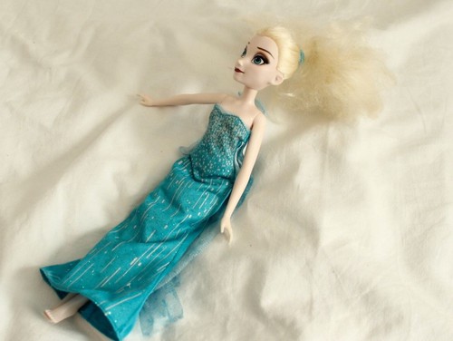 Elsa und anna barbie - anna,
