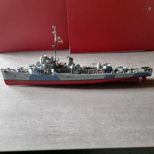 Fertig gebauter plastikbausatz - gebauter,