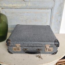 B3349 Alter Reisekoffer um