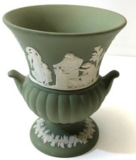 ☛ Wedgwood Vase England
