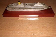 Costa Pacifica Schiffsmodell auf Holzsockel