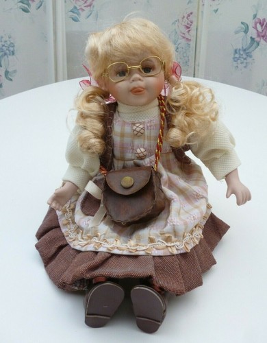 Porzellan puppe streberin - porzellan,