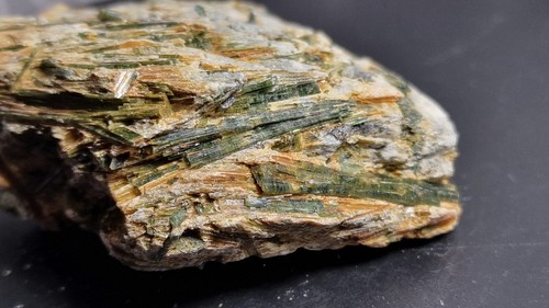 Aktinolith 66mm habachtal - aktinolith, 🏔
