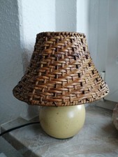 Nachttischlampe Boho Rattanschirm