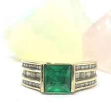 375 9 Karat Solid Yellow Gold Ring, 45 Diamonds, Green Stone, 5.1g, Size N