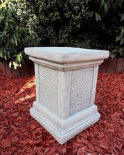 Sockel für Gartenfiguren