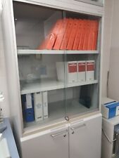 Schrank mit Glastüren (Laborschrank), Labormöbel 