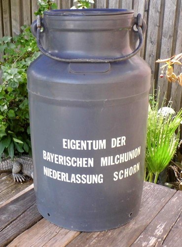 Alte milchkanne hoch - milchkanne,