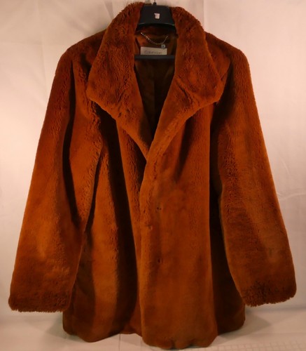 Cognacbraune kunstpelzmantel - cognacbraune,