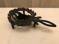 altes Stövchen mit Griff  ca 0,4 kg massives Gusseisen 