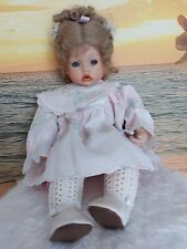 zauberhafte Sammlerpuppe Helga Matejka Original Porzellanpuppe