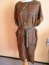 Dünnes Kleid, Strandkleid