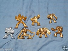 GORMITI FIGUREN MENSCHEN IN GOLD- UND SILBERFARBEN 