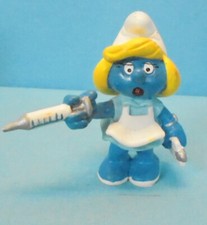 20139 KRANKENSCHWESTER Schlumpfine : Nr. 10 Kleid hellblau Schleich kleines CE