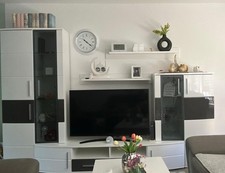 Moderne Wohnwand mit TV-Board