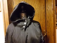 DAMEN JACKE SCHWARZ  MIT KAPUTZE UND DRUCK KNOPF  ÄRMELN MIT ZUGBANT RV.GR 42/44