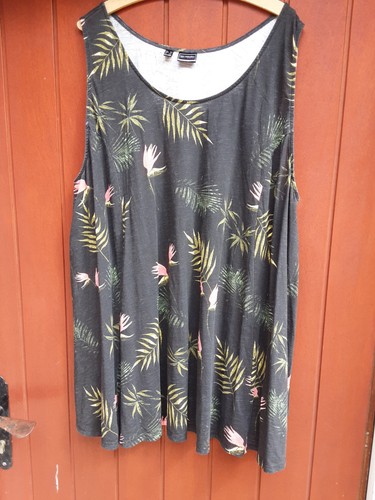 Kurzes ärmelloses sommerkleid - kurzes,