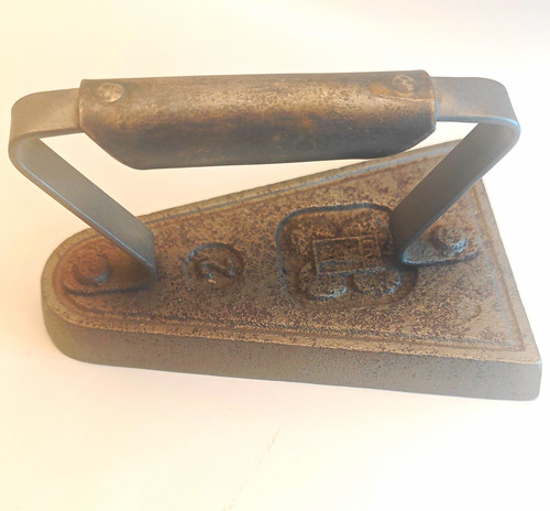 Antikes metall bügeleisen - antikes, metall-bügeleisen