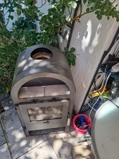 Kaminofen für Scheitholz und Holzbriketts mit Kaminrohr