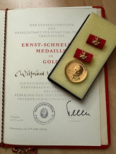 Orden medaille ddr gst - orden,