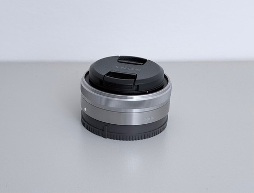 Sony 16mm sel16f28 - 16mm,