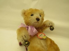 X-39386	Steiff Baby-Bär auf Wagen, weichgestopft, L. ca. 20 cm