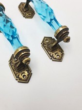 Atemberaubendes Paar antike blaue Glastürgriffe mit verzierten Messingfassungen um 1890