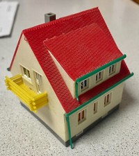 VERO DDR Haus mit Balkon TT 6x6cm Ziegeldach rot