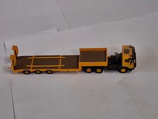 Kibri HO Mercedes LKW mit Tiefbettauflieger orange/schwarz gebaut