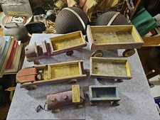 Altes Holzspielzeug aus