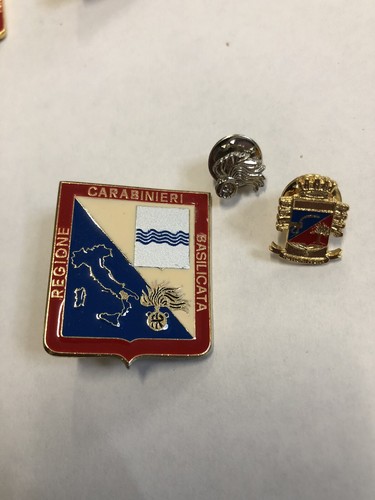 Pins von der uniform - von,