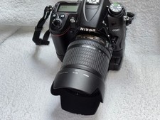 Nikon D7000 mit Nikon 18-105 VR Objektiv und Zubehörpaket