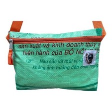 Beadbags Upcycling Umhänge-Tasche Festival-Bag hellgrün aus Recycling-Reissack