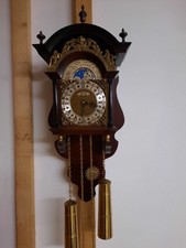 Uhr mit Pendel und Schlagwerk