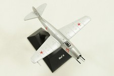 ★ ★ ★  FLUGZEUG MIG-9
