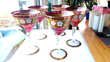 Fünf cocktail weingläser - fünf, /
