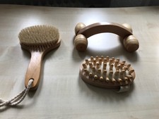 3 teiliges Kosmetik/ Badeset, 1 Bürste, 1 Noppen und ein Rollermassagegerät
