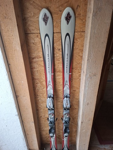 Schöne skier mit bindung - schöne,