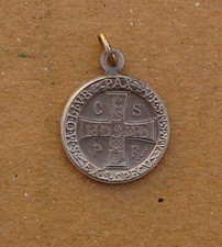 Altes Medaillon - Pilger Anhänger - Heiliger Benedikt / Benedictusschild (AA322)