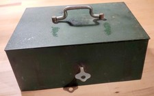 Alte schwere Metallkassette