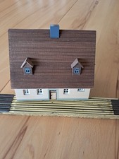 Modelleisenbahn  Holzhaus  wie neu,  11  cm hoch , Maße s. Bilder