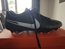 Nike Legend 10 Club FG/MG Herren Fussballschuhe für Rasen und Kunstrasen