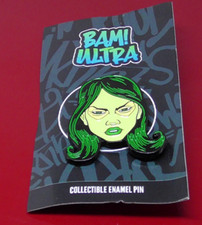 Bam Ultra Emaille Pin Anstecker Gamora Guardians of the Galaxy auf getragener geknickter Karte