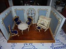 Rokkoko Musikstube Szalasi mit Flügel und Spieluhr