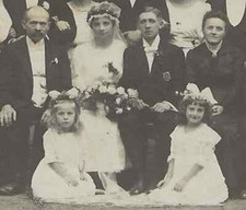 82/305 AK FOTO - HOCHZEIT JAHR 1920 - EISERNES KREUZ