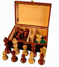 Schachfiguren aus Holz